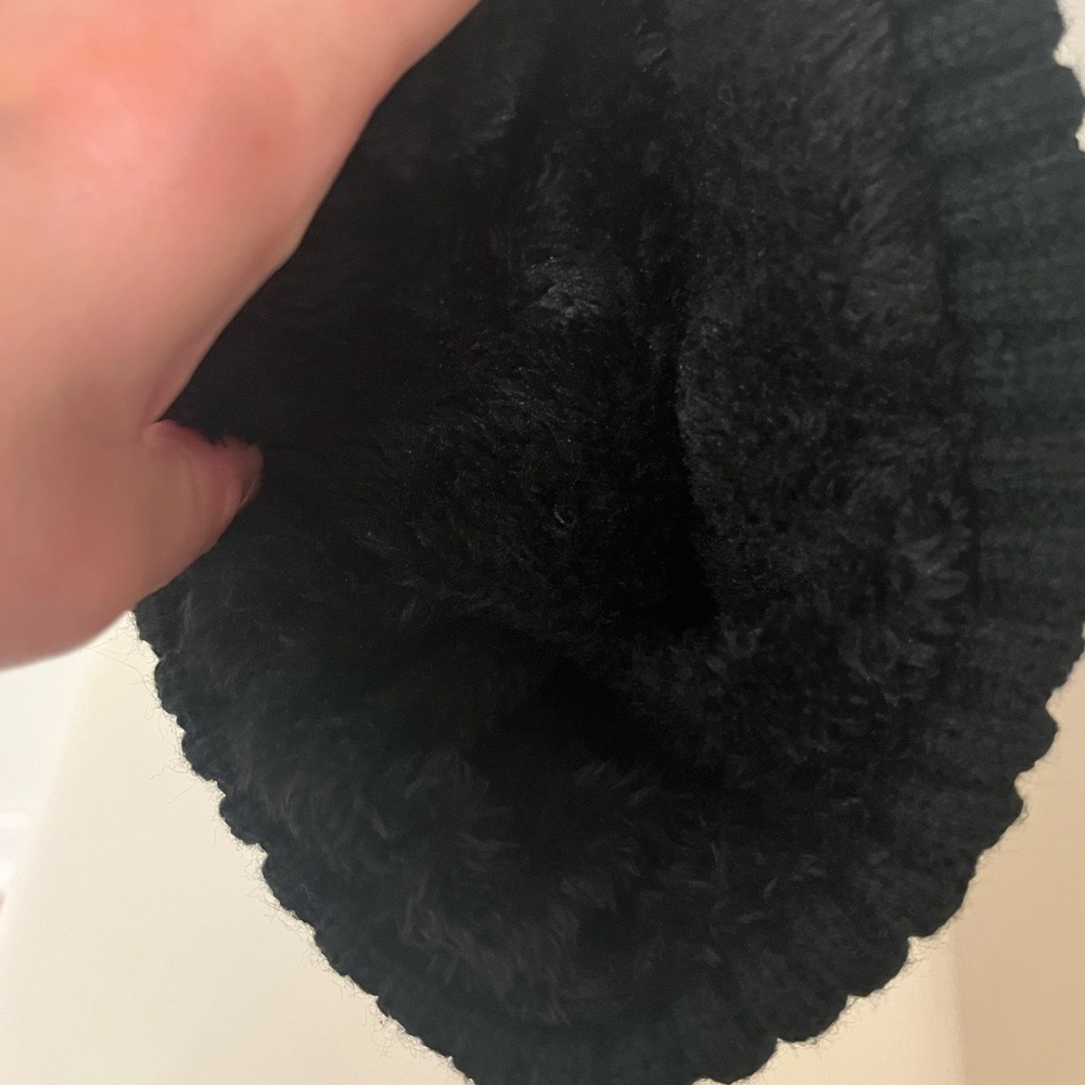 Black Pom-Pom Knit Beanie - Picture 6 of 6